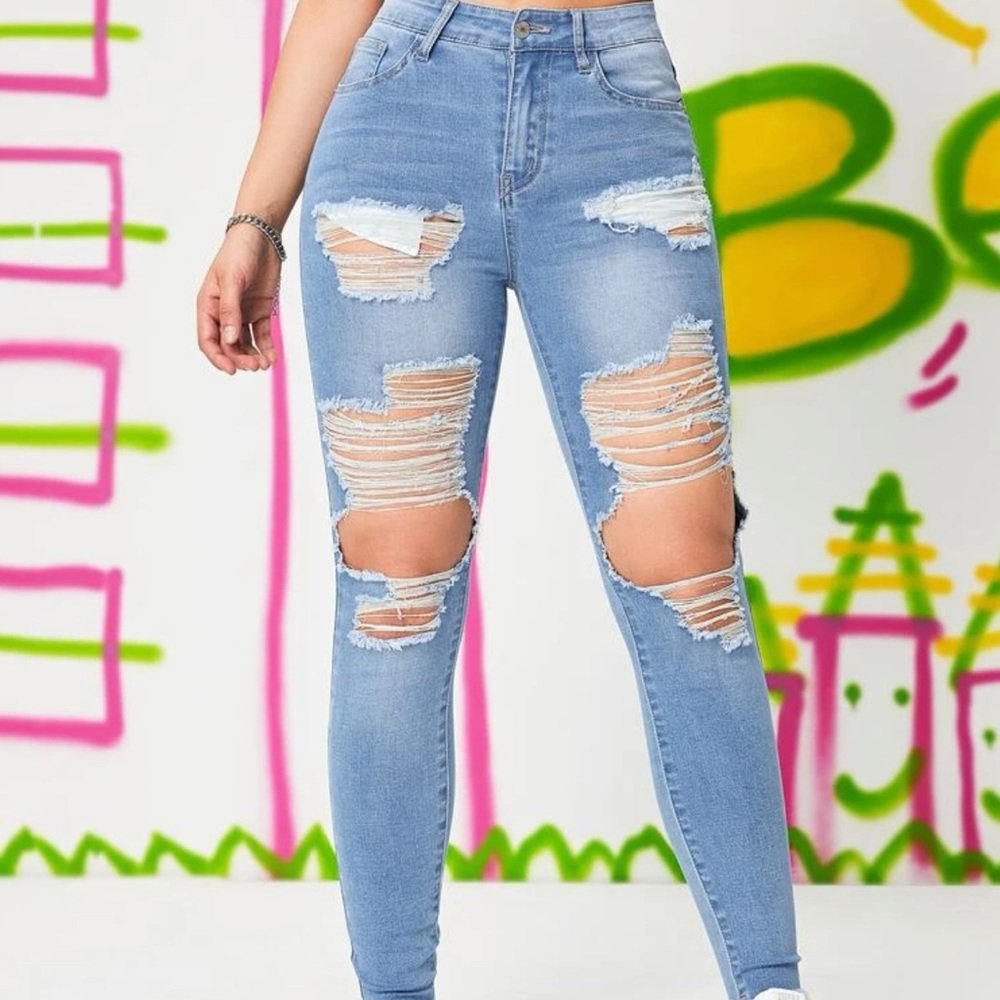 SHEIN Light Blue Distressed Women Jeans